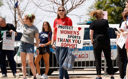 Sophie Cunningham supporters rally in Chicago, while protesters showcase what's wrong with America