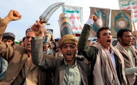 Houthis Attack Saudi Oil Refinery after Country Signs Defense Pact with Turkey and Pakistan