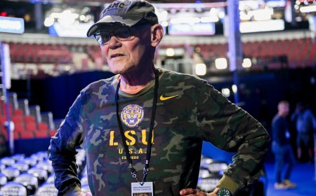 Carville warns Democrats may need to block far-left candidates from joining caucus, moderate group disagrees