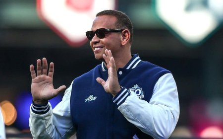 Alex Rodriguez defends Dodgers' spending spree as likely lockout gets closer: 'I think it's great'
