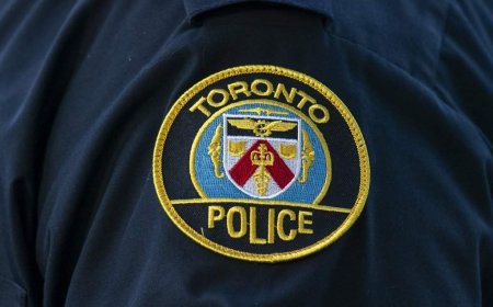 Toronto police officer shot during downtown e-bike robbery