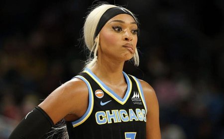 DiJonai Carrington hits two players across the face, receives technical foul after Sophie Cunningham drama