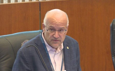 Russ Wyatt attends committee at Winnipeg City Hall after sexual assault charge