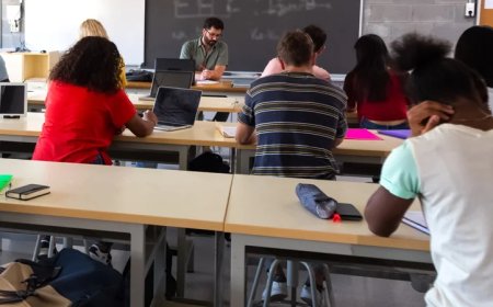 Deliberate Dumbing Down Of America: Teacher Breaks Down In Tears As Senior Students Struggle to Read, Write