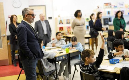 Education minister ‘very optimistic’ Ontario teacher negotiations won’t bring disruption