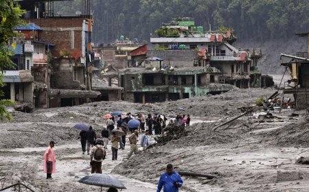 Nepal flood death toll crosses 900 as hundreds stuck in hydropower tunnels