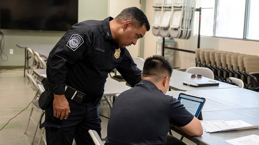 Self-destructing phone code sparks federal case