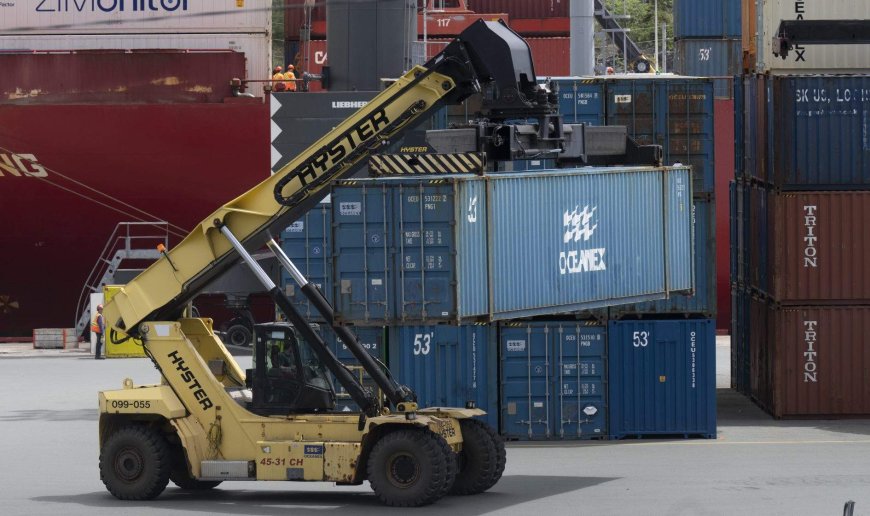 Ottawa unveils $100M steel shipping rebate program as trade war continues