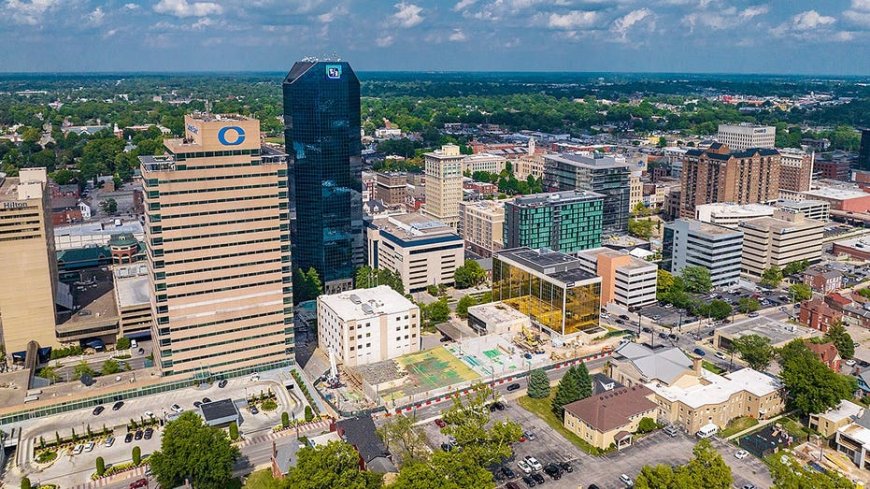 Lexington, Kentucky park shooting kills 1, injures 4 during live band performance