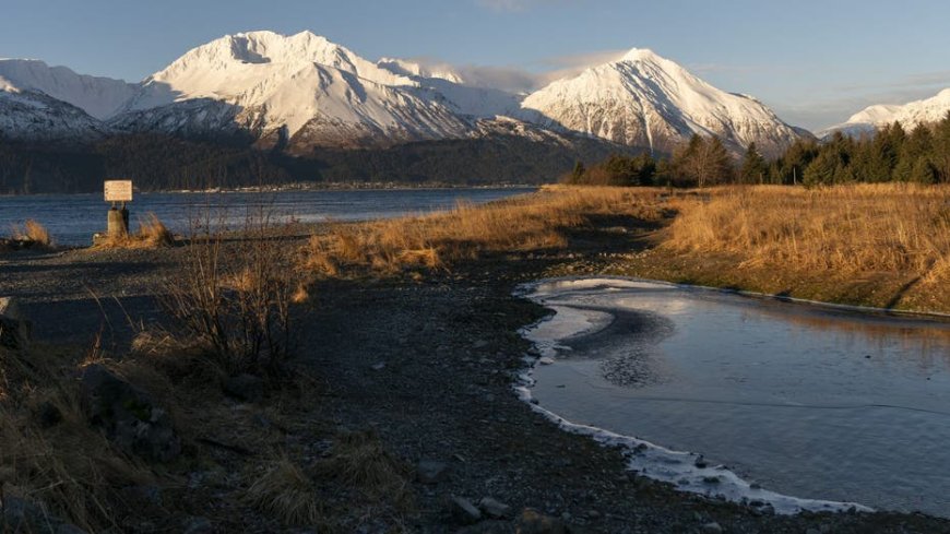 Charter plane crashes near remote radar site in western Alaska, killing all 8 aboard