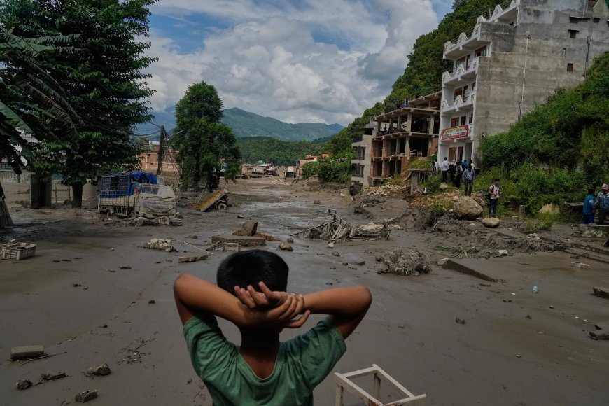Nepal, China flood death toll crosses 500 as lake poses new threat