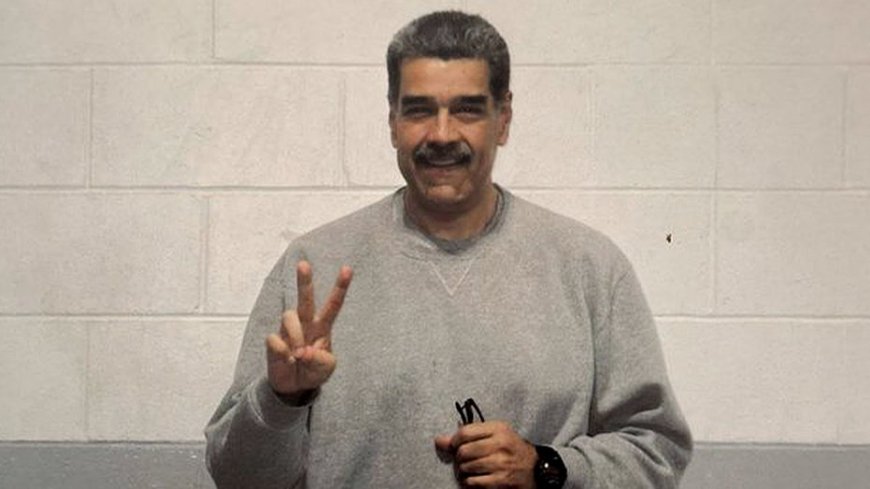 Nicolás Maduro flashes peace signs in first prison photos since US capture in Caracas