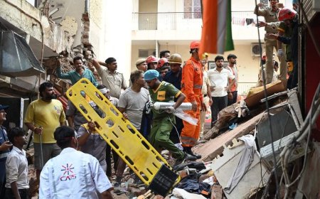 New Delhi building collapse leaves 1 dead, others trapped