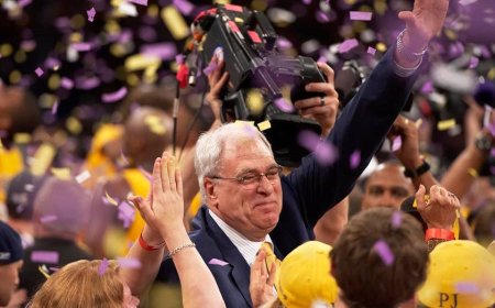 Former Lakers coach Phil Jackson to be honored with statue at famed Star Plaza, team says