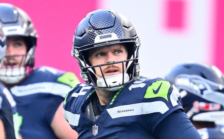 Seahawks' Sam Darnold suffers hip injury, questionable to return after just 5 snaps into NFL season