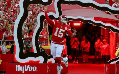 Patrick Mahomes answers troubling questions about his serious knee injury on first drive of the Chiefs season