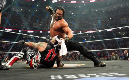 Roman Reigns survives Penta's World Heavyweight Championship challenge, LA Knight makes a statement of his own