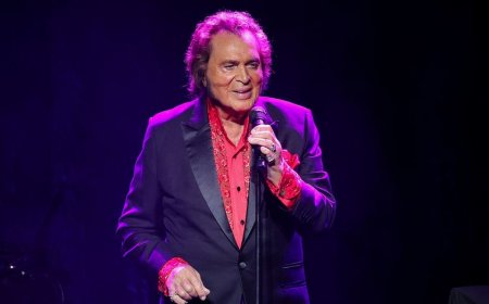 Engelbert Humperdinck reveals how an untied shoelace saved his life during British Army service