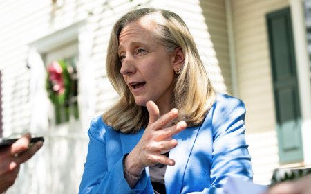 Spanberger sparks outrage after sneakily ending Youngkin-era women's sports protections
