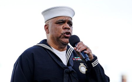 Navy veteran’s national anthem performance earns ‘best ever’ praise as he shares message of unity