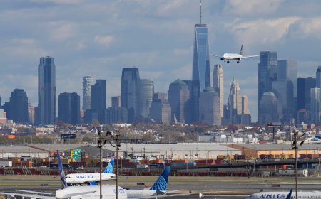 U.S. halts flights at 7 major airports over communications issues