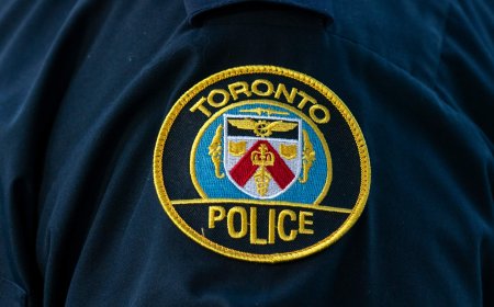 Daylight shooting in Toronto leaves 2 people dead