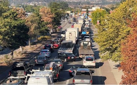 Bennett Bridge crash brings Central Okanagan traffic to a standstill