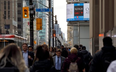 Canada’s population growth continues its decline, StatCan says