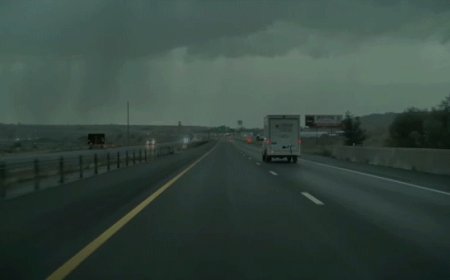 Dashcam captures terrifying moment lightning nearly strikes Utah truck driver