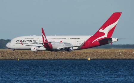 Man charged after allegedly trying to open Qantas plane door mid-flight