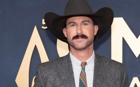Riley Green thought he'd 'frame houses for the rest of my life' before becoming a country music star