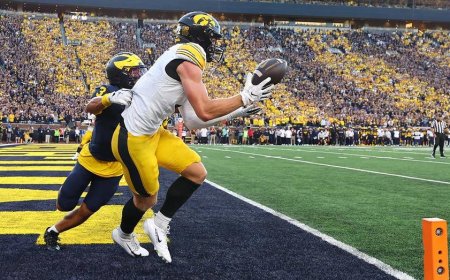 Hank Brown's last-second touchdown pass lifts Iowa to 20-19 win over Michigan in Big Ten