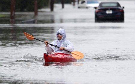 Nor’easter floods parts of U.S. northeast, leaves over 130K without power