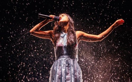 Olivia Rodrigo makes jaw-dropping tour debut with incredible disappearing dress performance
