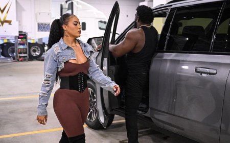 WWE star Jaida Parker crashes 'Monday Night Raw,' runs over Jacob Fatu with her car as top factions go to war