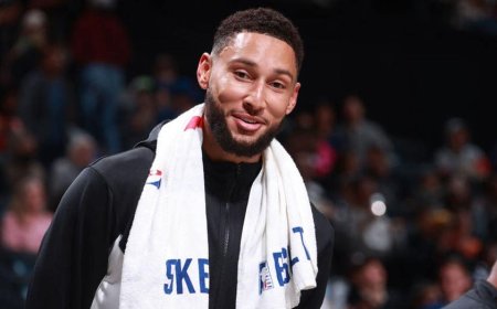 Reporters caught on hot mic gossiping about how annoying but attractive Ben Simmons and Zach LaVine are