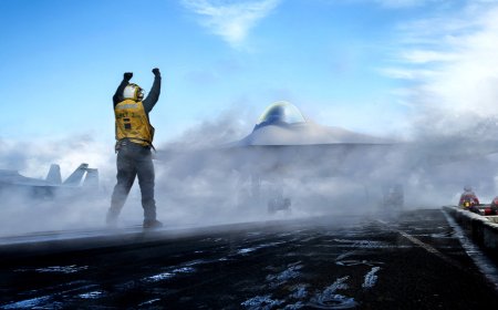 Boeing lands $20B-plus Navy deal for sixth-generation fighter to deliver ‘absolute air superiority’