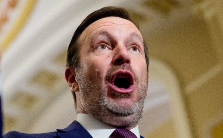 Senator Chris Murphy Wants Government To Regulate Your Time Online