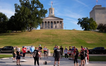 Court halts Tennessee’s first execution of a woman in 200 years