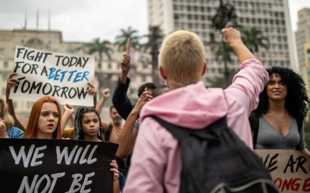 Watchdog group warns Pittsburgh high school course recruits students into political activism