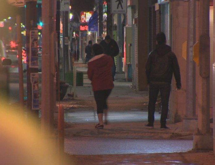 Police, fire or ambulance? Winnipeg launching 4th option for 911 mental health calls