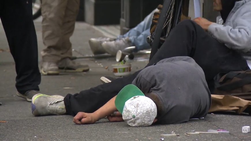 Vancouver drug advocates open pop-up overdose prevention sites