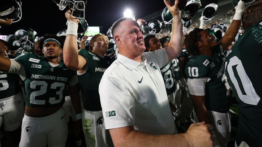 Michigan State offensive lineman unleashes a fountain of puke during two-point conversion