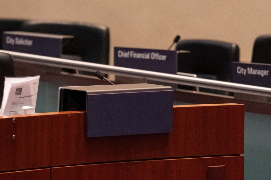 Olivia Chow maintains double-digit lead in Toronto mayoral race, new poll finds