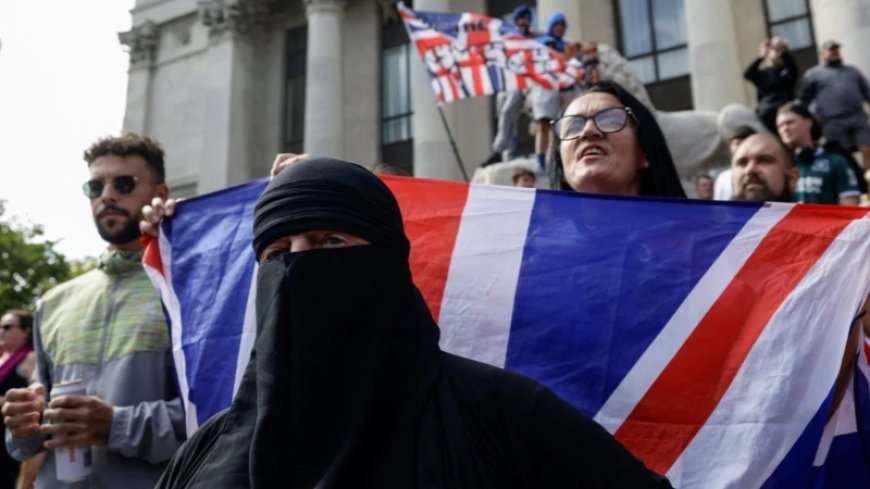 UK: 76-Year-Old Man Charged for Wearing Burka at Anti-Migrant Demo