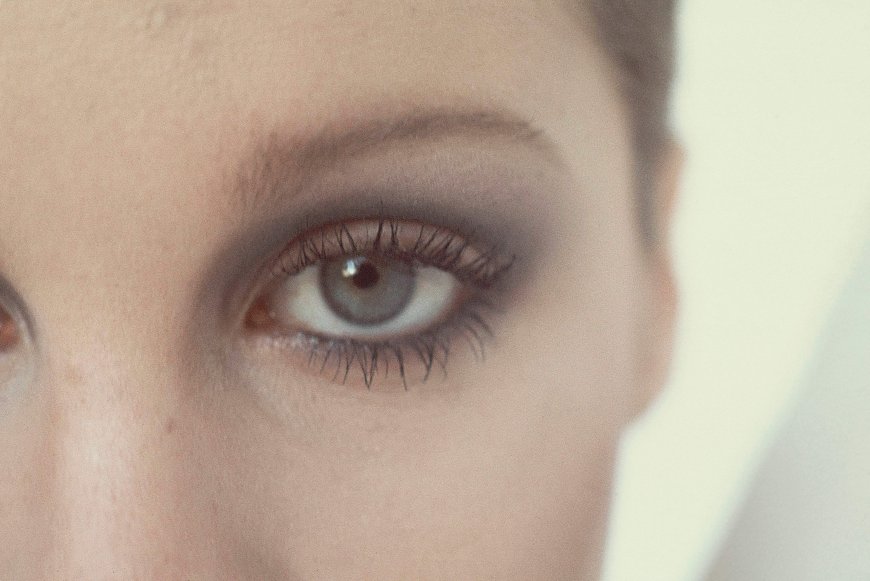 The Curator: Everything to know about the eyemaxxing beauty trend
