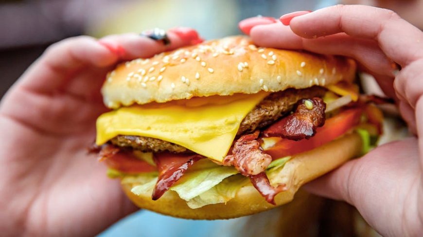 The best cheese for a burger, according to expert — and why some popular picks fall flat