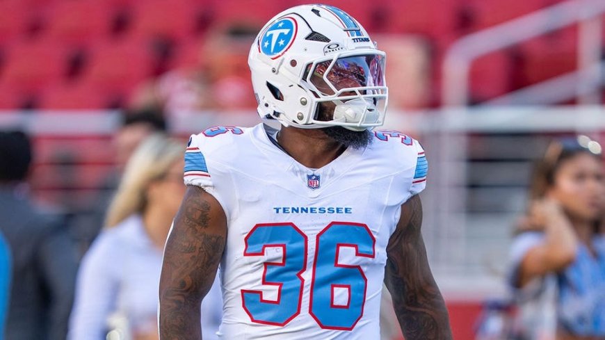 Some Titans players arrive at their game Sunday against the Eagles looking ridiculous