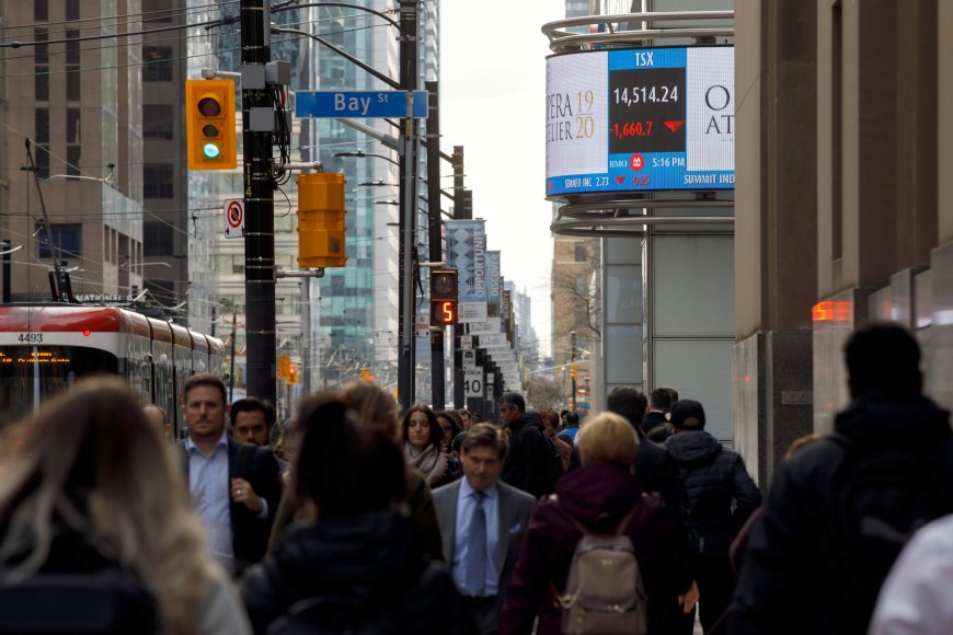 Canada’s population growth continues its decline, StatCan says