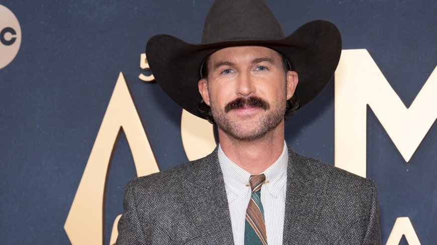 Riley Green thought he'd 'frame houses for the rest of my life' before becoming a country music star